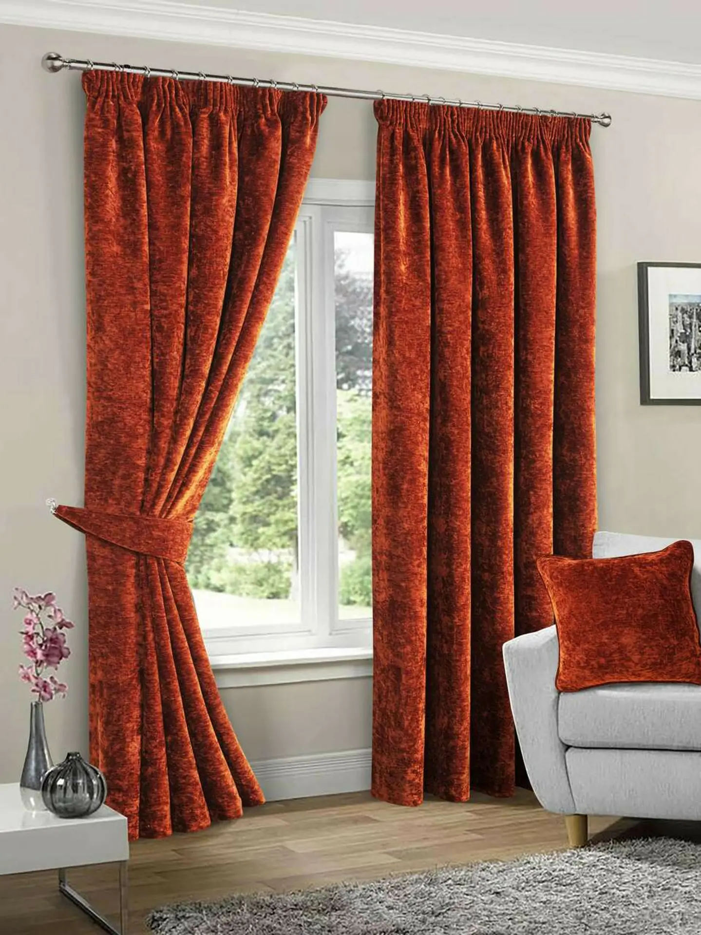 What type of curtain rod should I use for eyelet curtains?