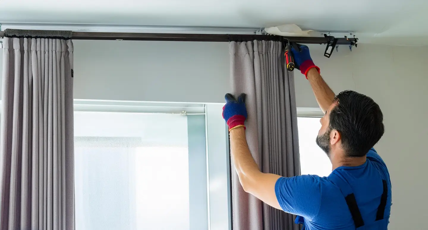 curtains fixing